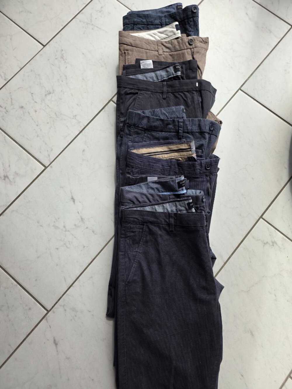 27 PAIR OF MENS 32/33 BANANA REPUBLIC CHINO & SLACKS - Picture 5 of 6